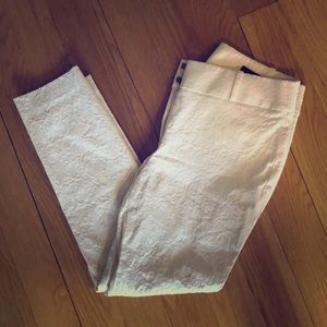 White textured crop pant